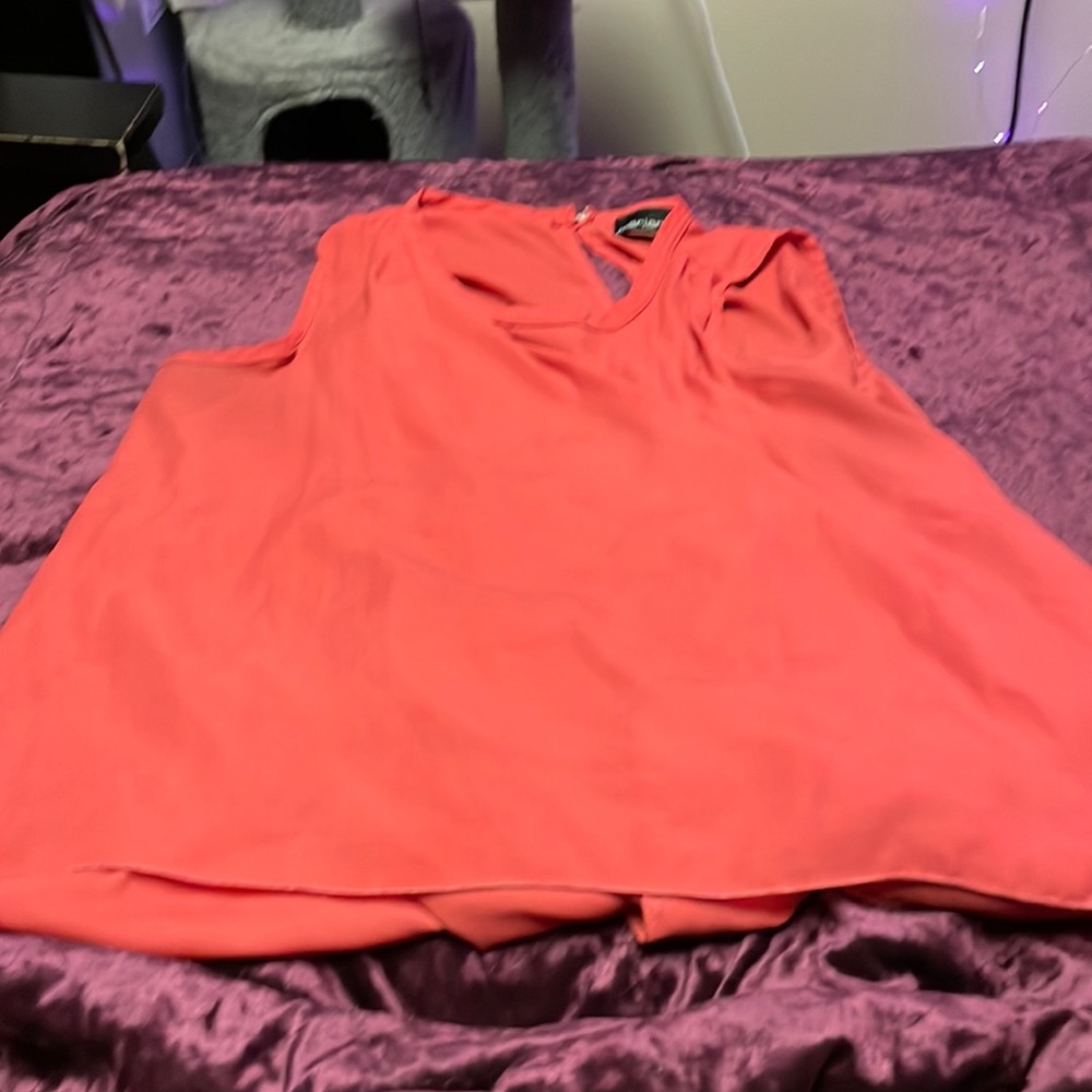Cute top long in the back
